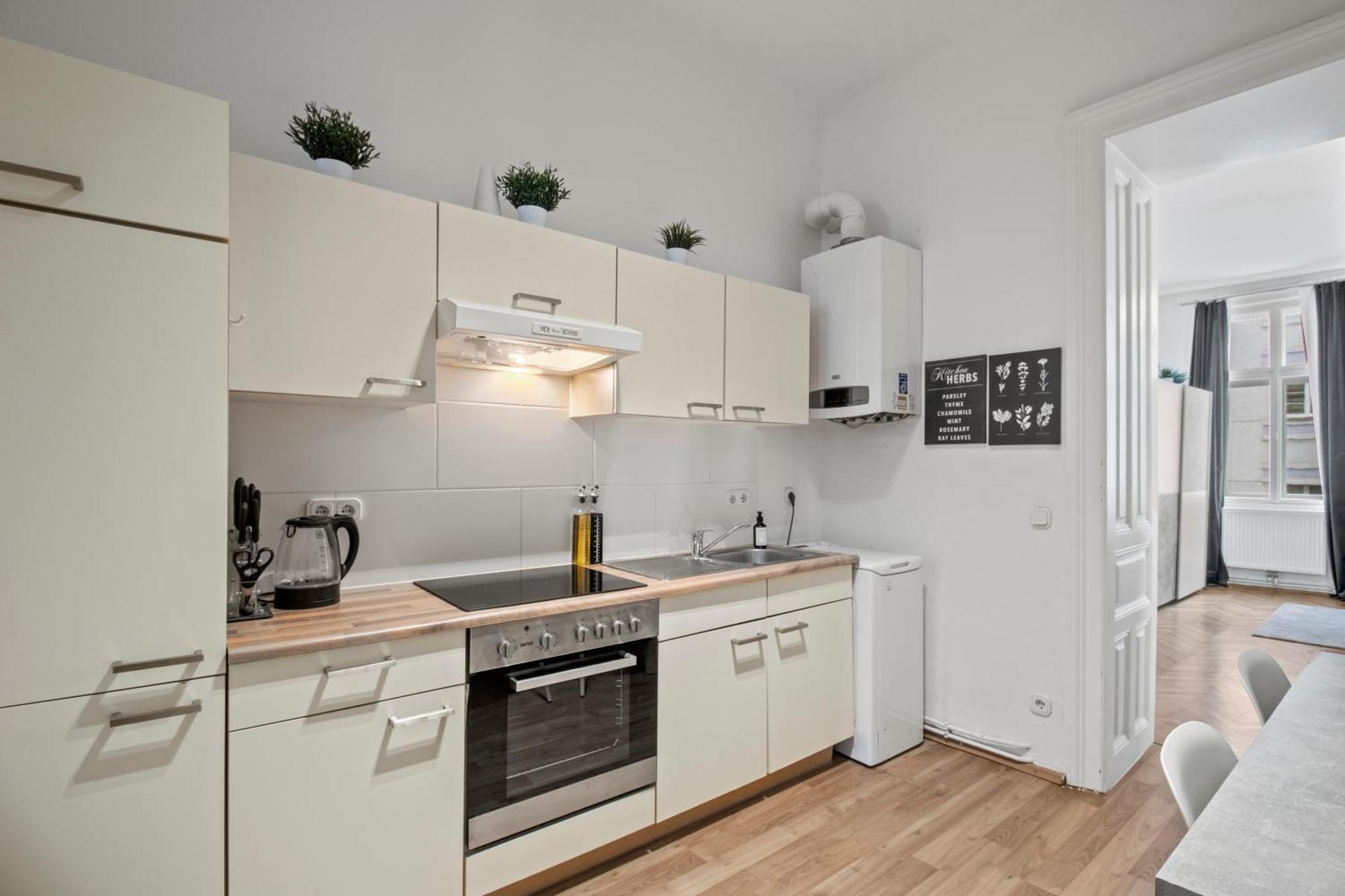Next To Shopping Street And Subway Station, Few Minutes To Stephansplatz Apartamento *