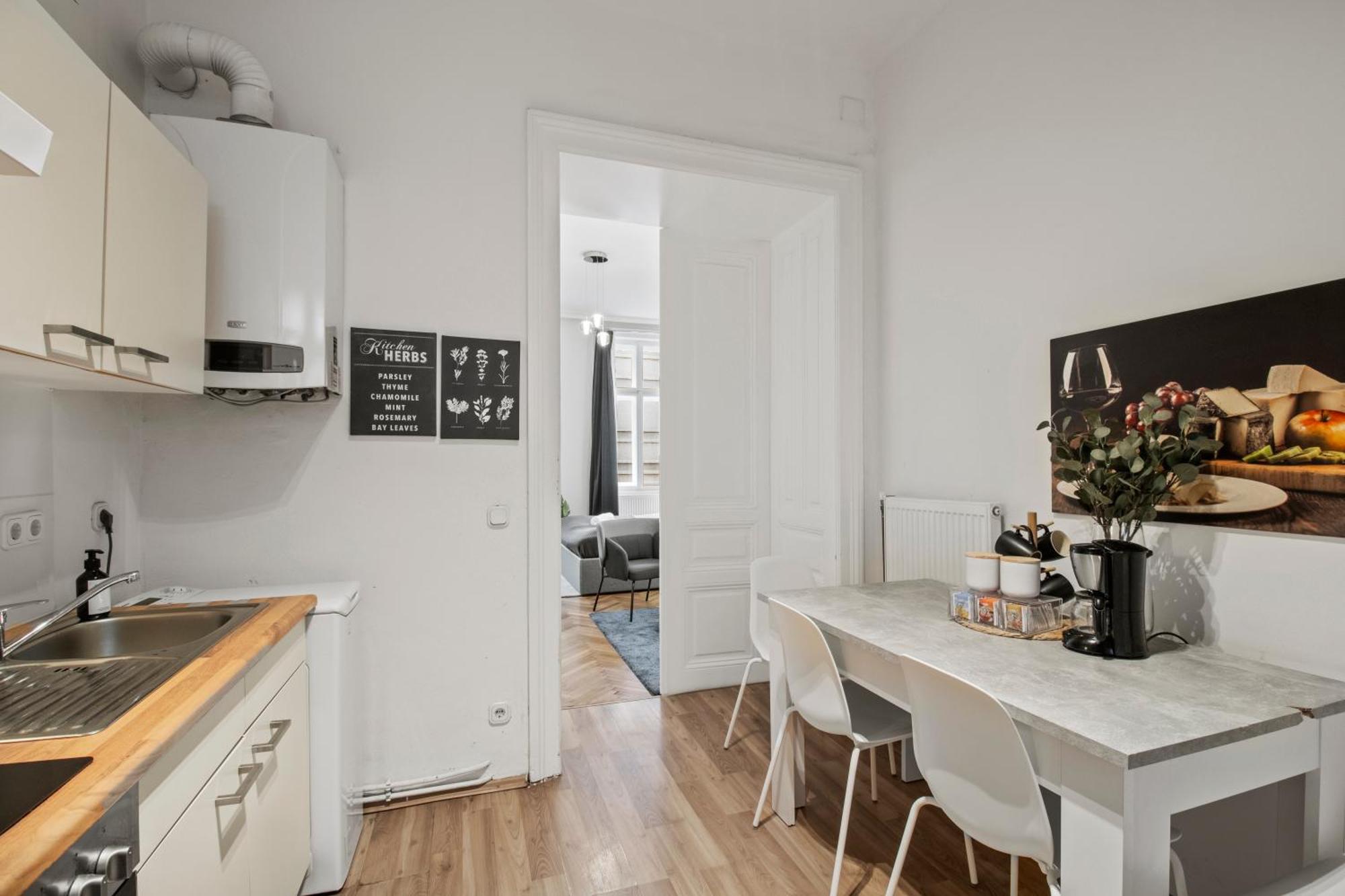 Next To Shopping Street And Subway Station, Few Minutes To Stephansplatz Apartamento *