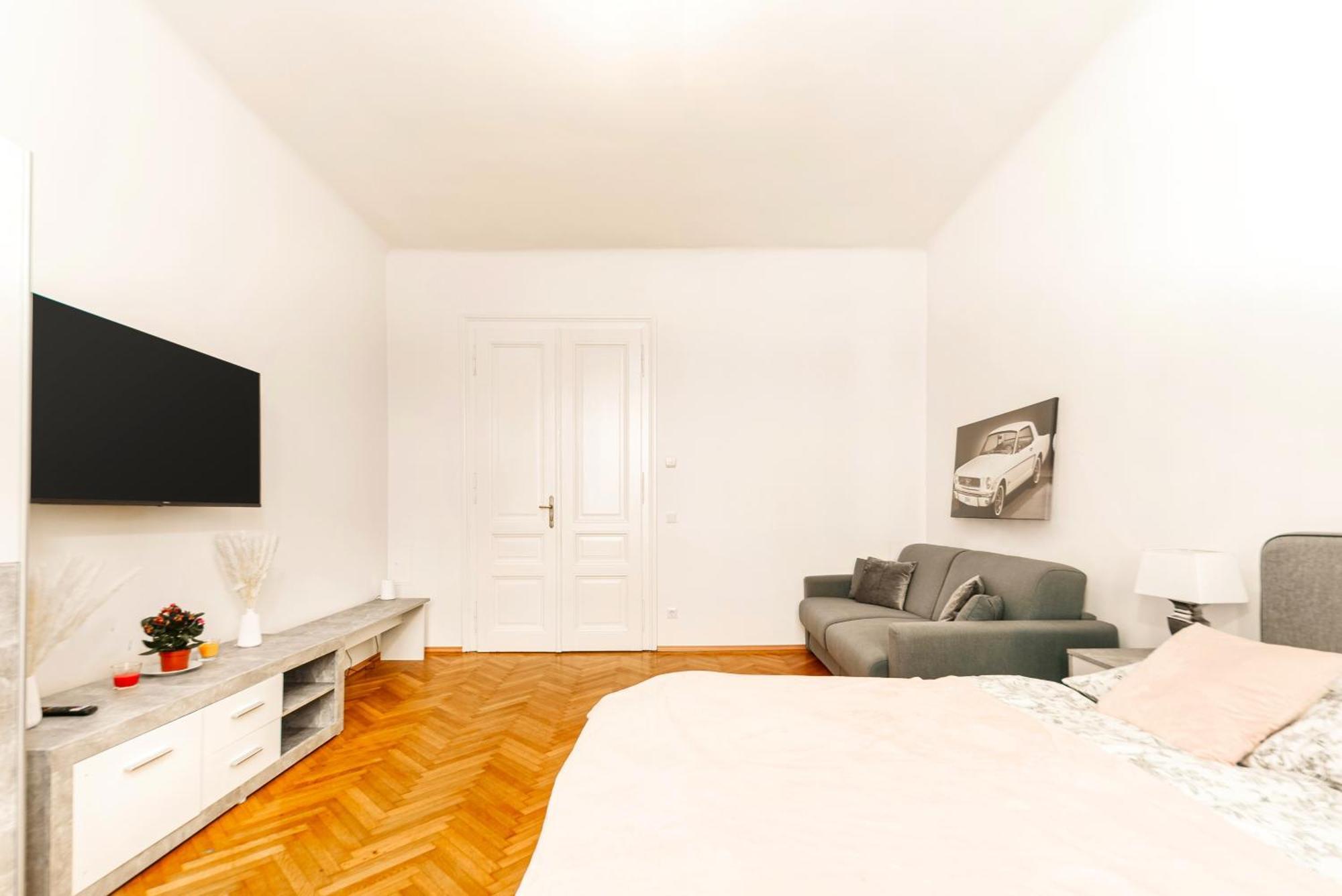 Apartamento Next To Shopping Street And Subway Station, Few Minutes To Stephansplatz