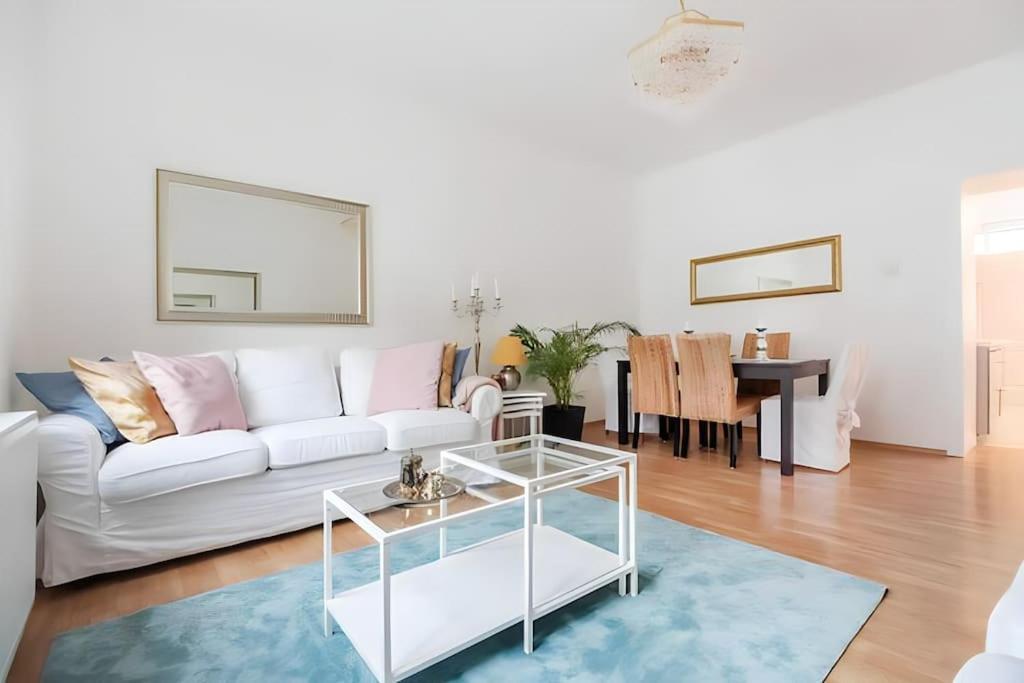 Next To Shopping Street And Subway Station, Few Minutes To Stephansplatz Apartamento