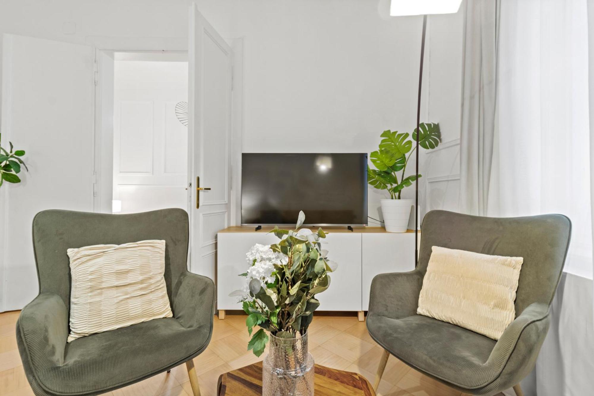 Next To Shopping Street And Subway Station, Few Minutes To Stephansplatz Apartamento *