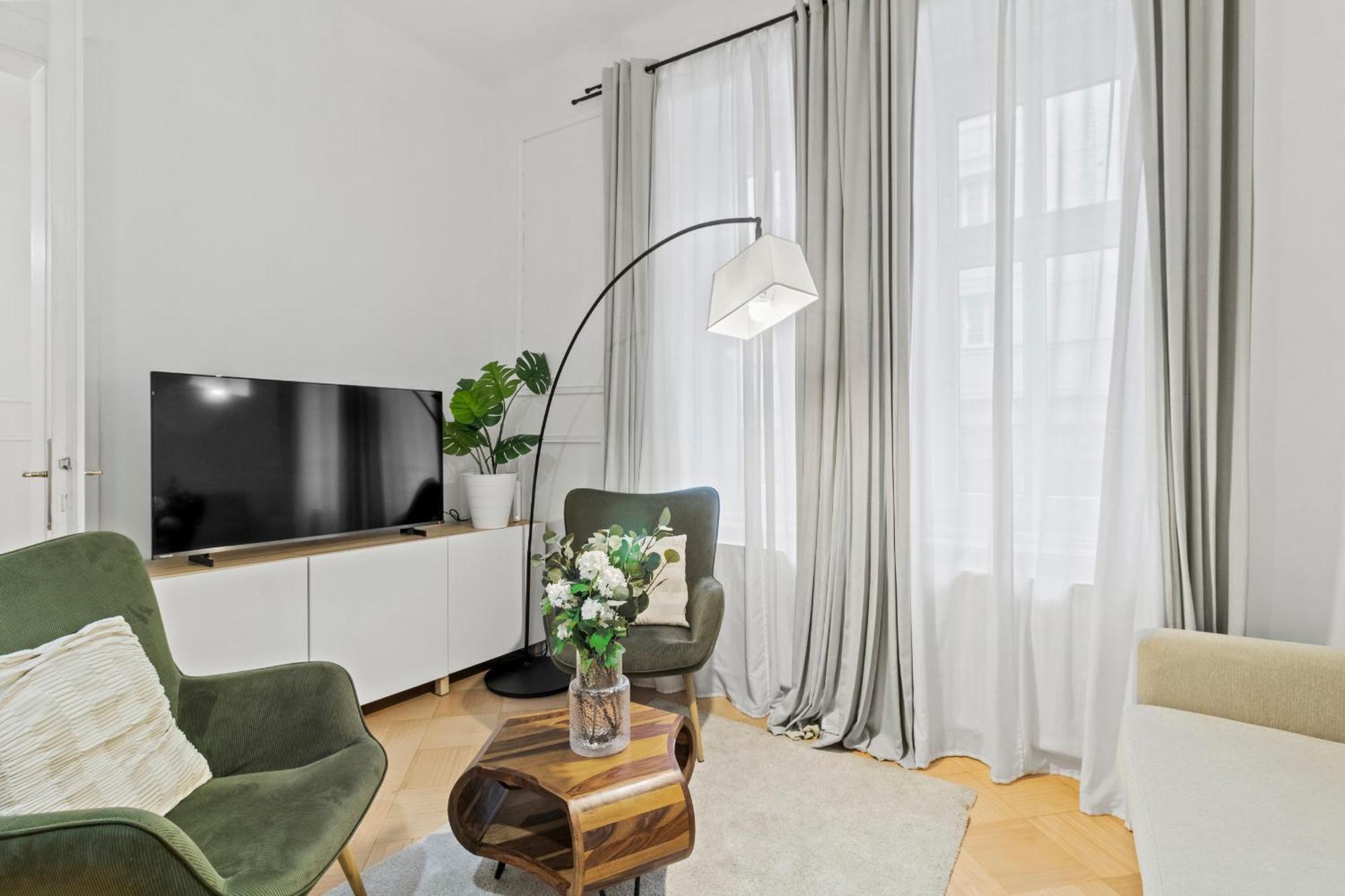 Apartamento Next To Shopping Street And Subway Station, Few Minutes To Stephansplatz Viena
