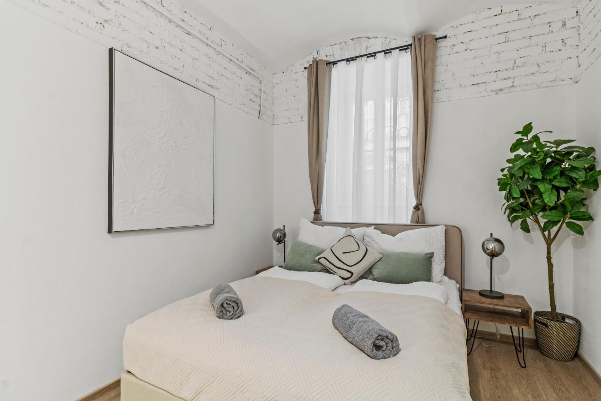 Long Term I 2 Min To U1 Columbusplatz I High Speed Wifi Apartment *