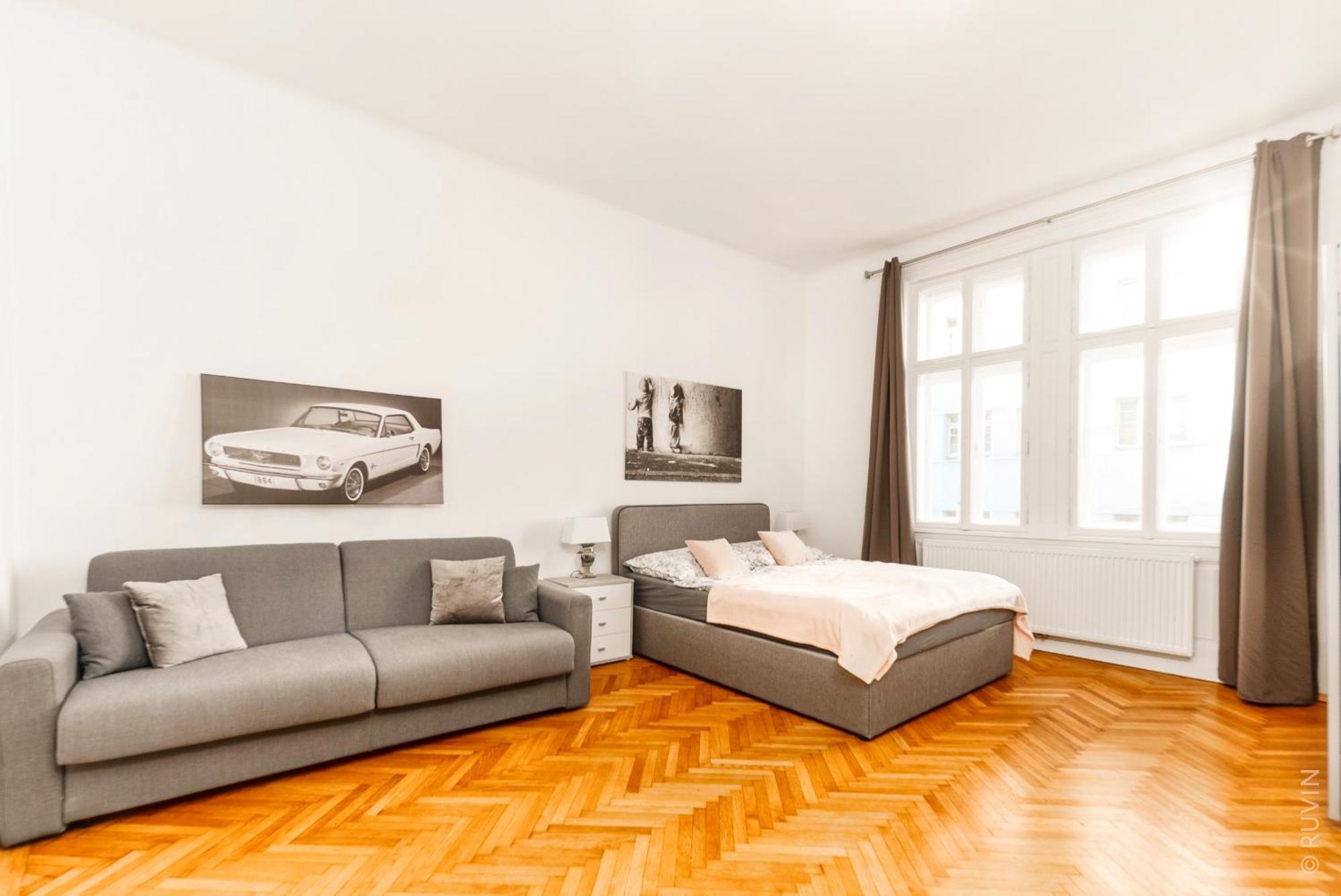 Long Term I 2 Min To U1 Columbusplatz I High Speed Wifi *