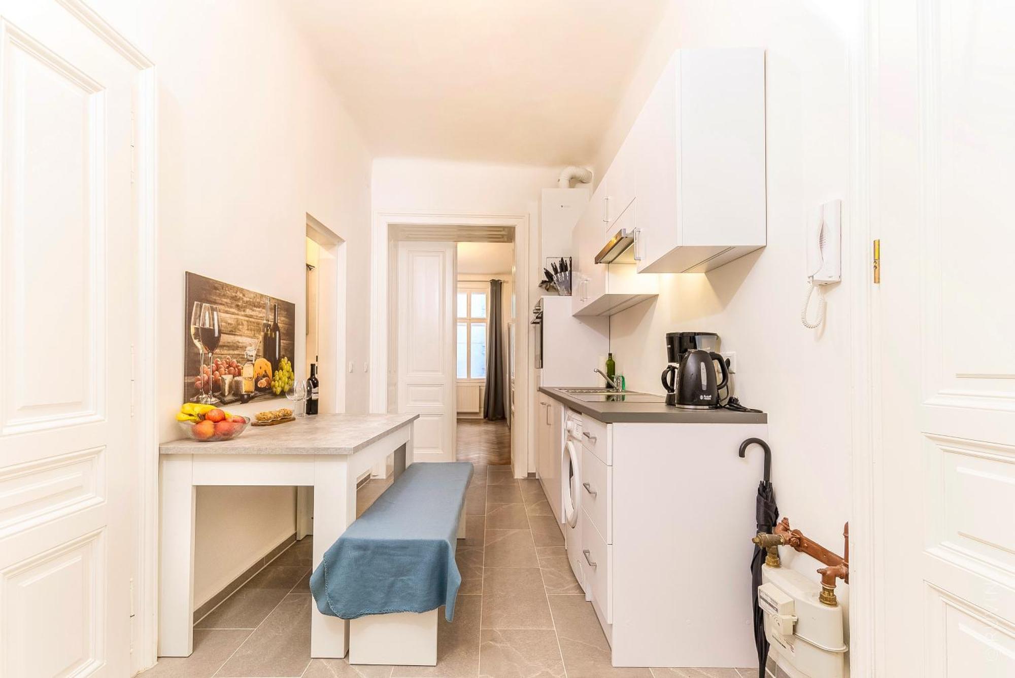 Apartment Long Term I 2 Min To U1 Columbusplatz I High Speed Wifi Wien