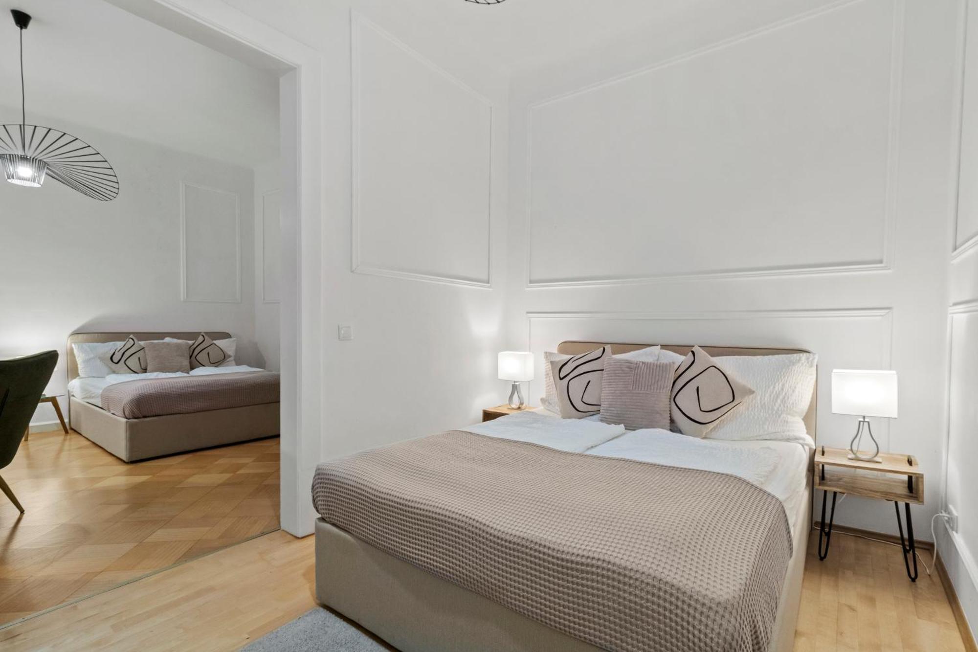 Long Term I 2 Min To U1 Columbusplatz I High Speed Wifi Apartment *