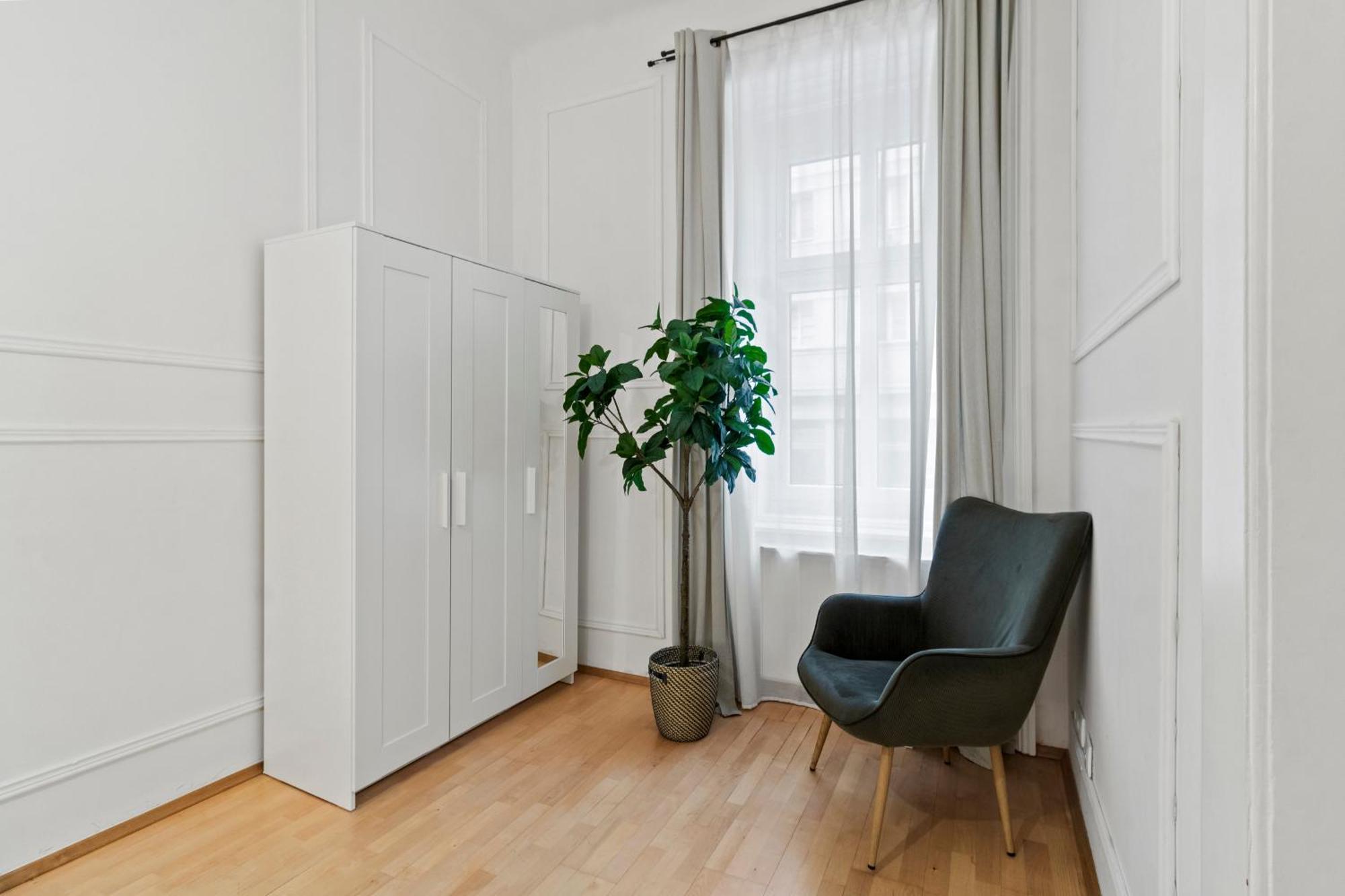 Next To Shopping Street And Subway Station, Few Minutes To Stephansplatz Apartment Wien