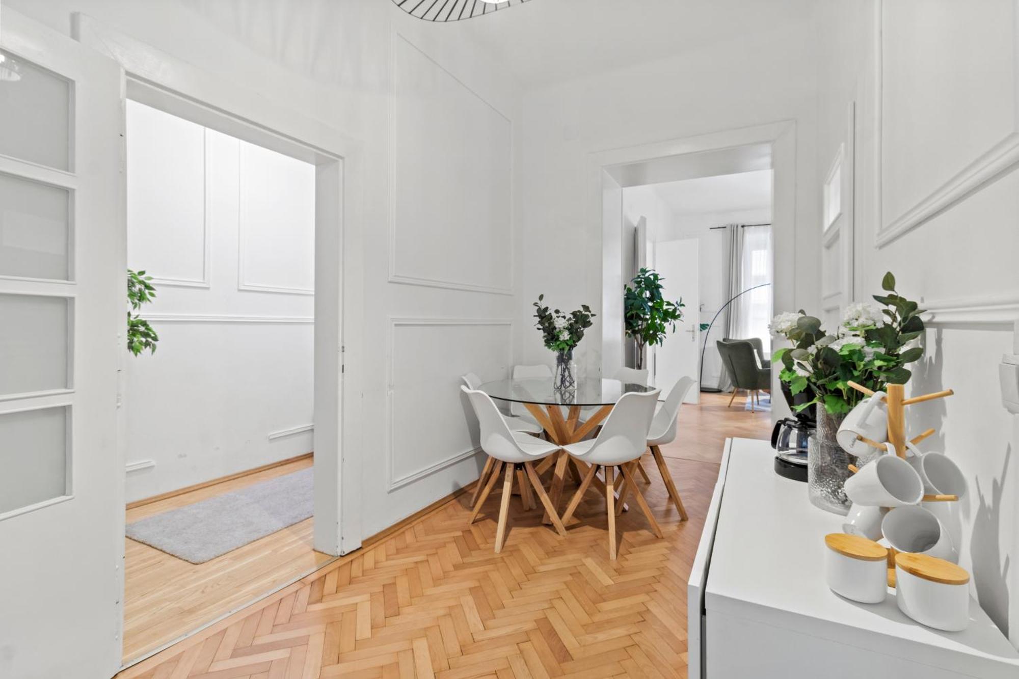 Long Term I 2 Min To U1 Columbusplatz I High Speed Wifi Wien